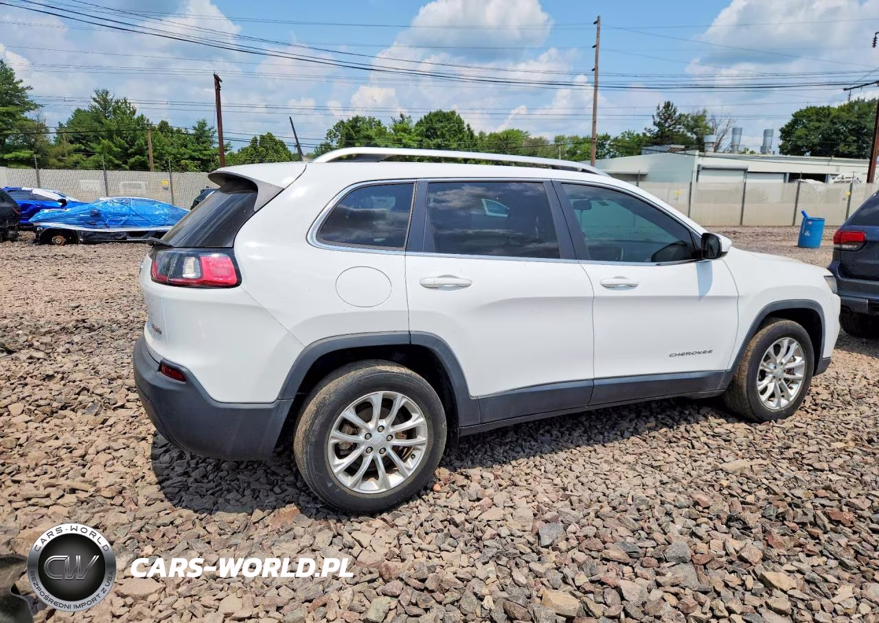 2019 Jeep Cherokee Latitude VIN:1C4PJLCB7KD331941 - 3