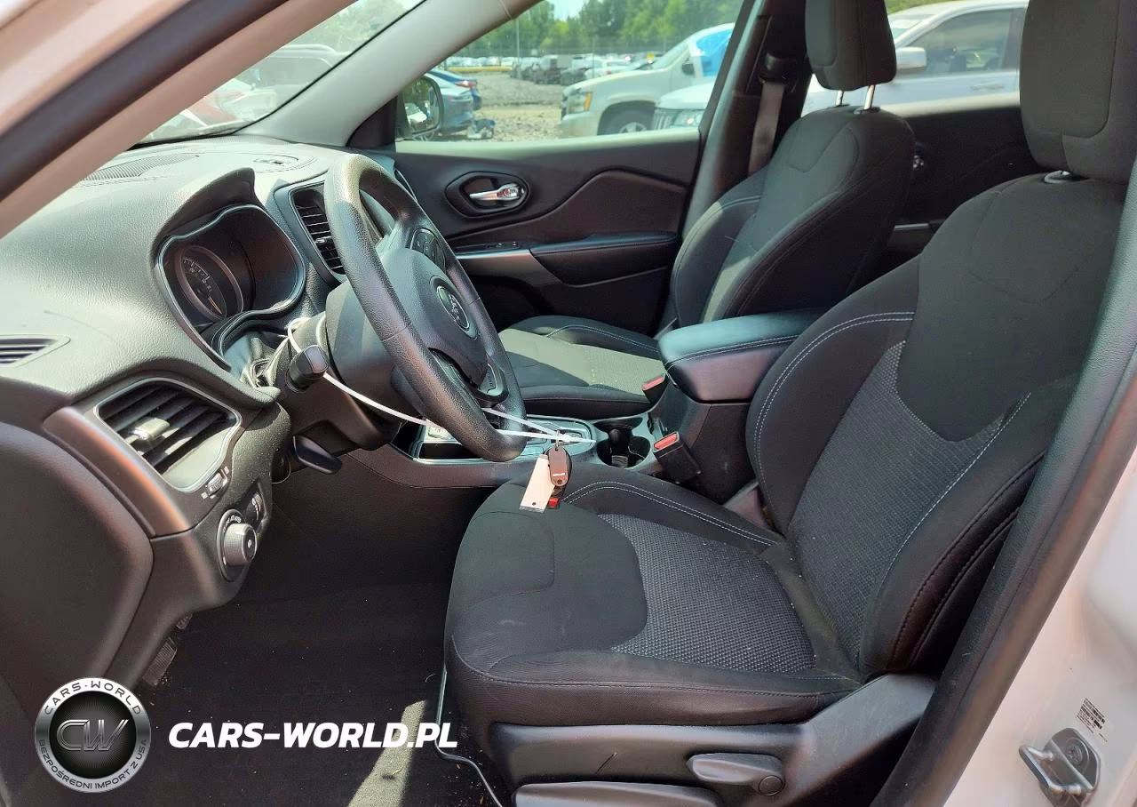 2019 Jeep Cherokee Latitude VIN:1C4PJLCB7KD331941 - 7
