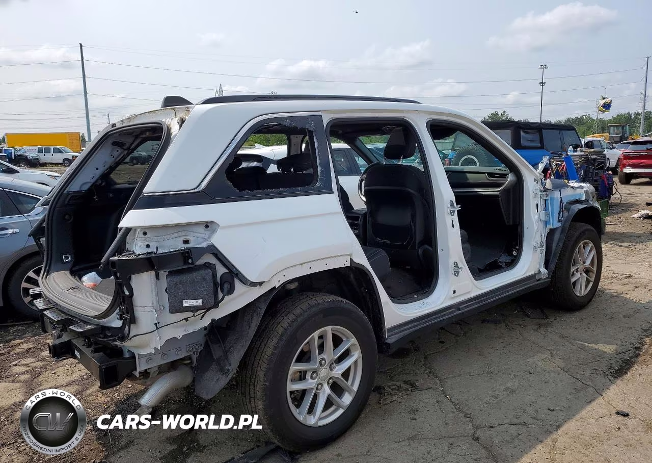2024 Jeep Grand Cherokee Laredo VIN:1C4RJHAG6RC156506 - 3