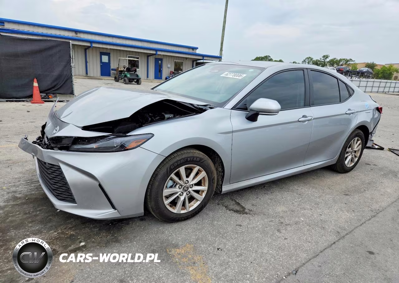 2025 Toyota Camry Le – zdjęcie 1 z 12