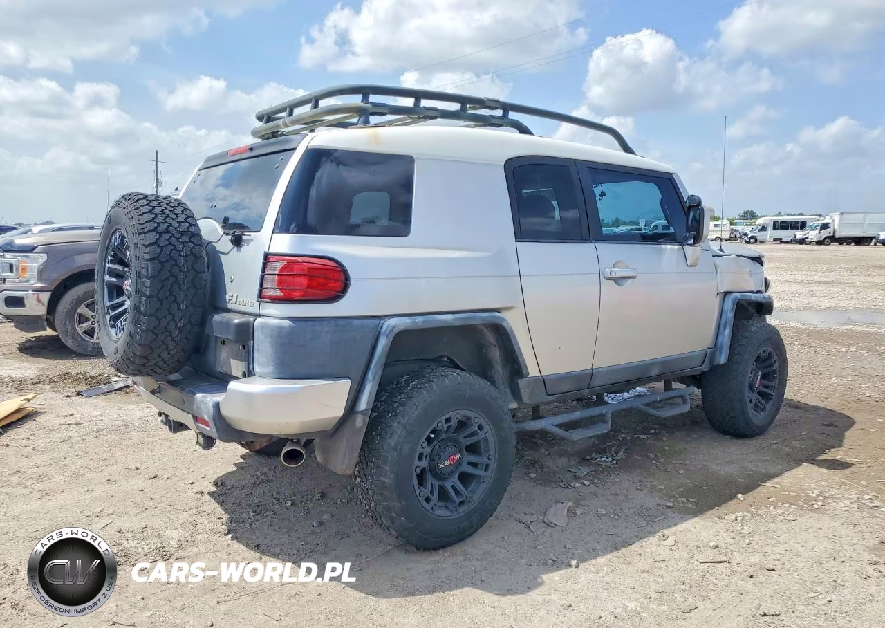 2007 Toyota Fj Cruiser Base VIN:JTEBU11F370050077 - 3