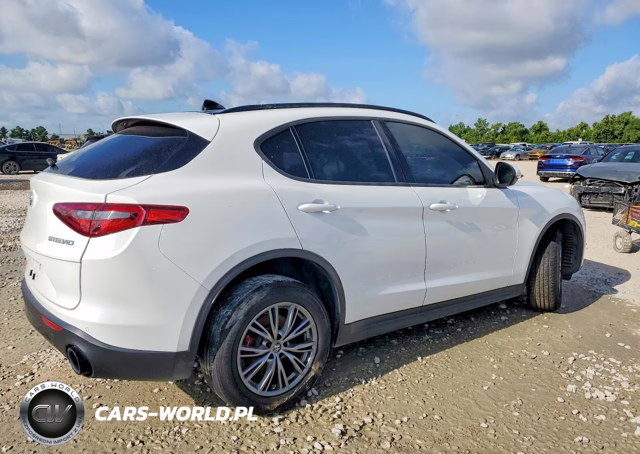 2022 Alfa Romeo Stelvio VIN:ZASPAJANXN7D26857 - 3