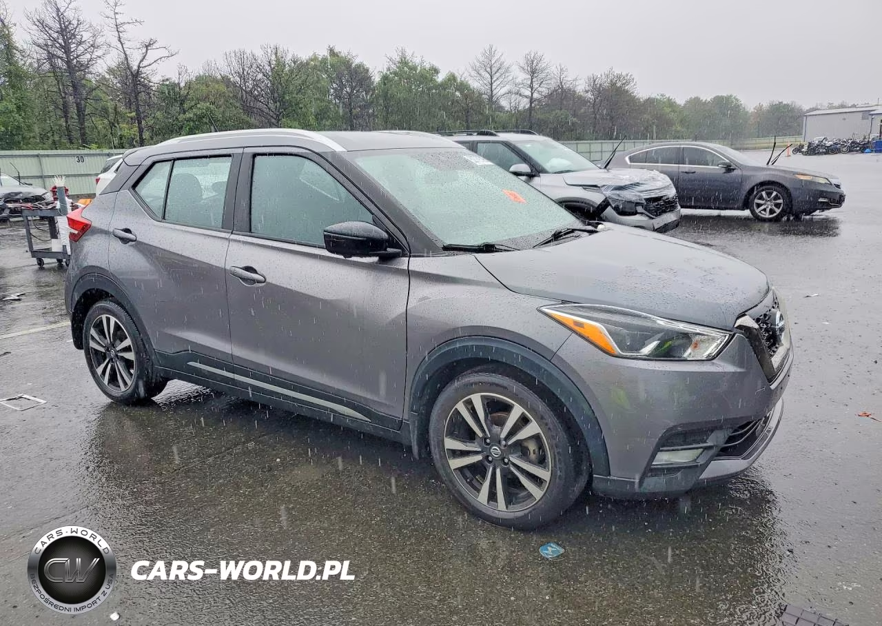 2020 Nissan Kicks Sr VIN:3N1CP5DV4LL541543 - 4