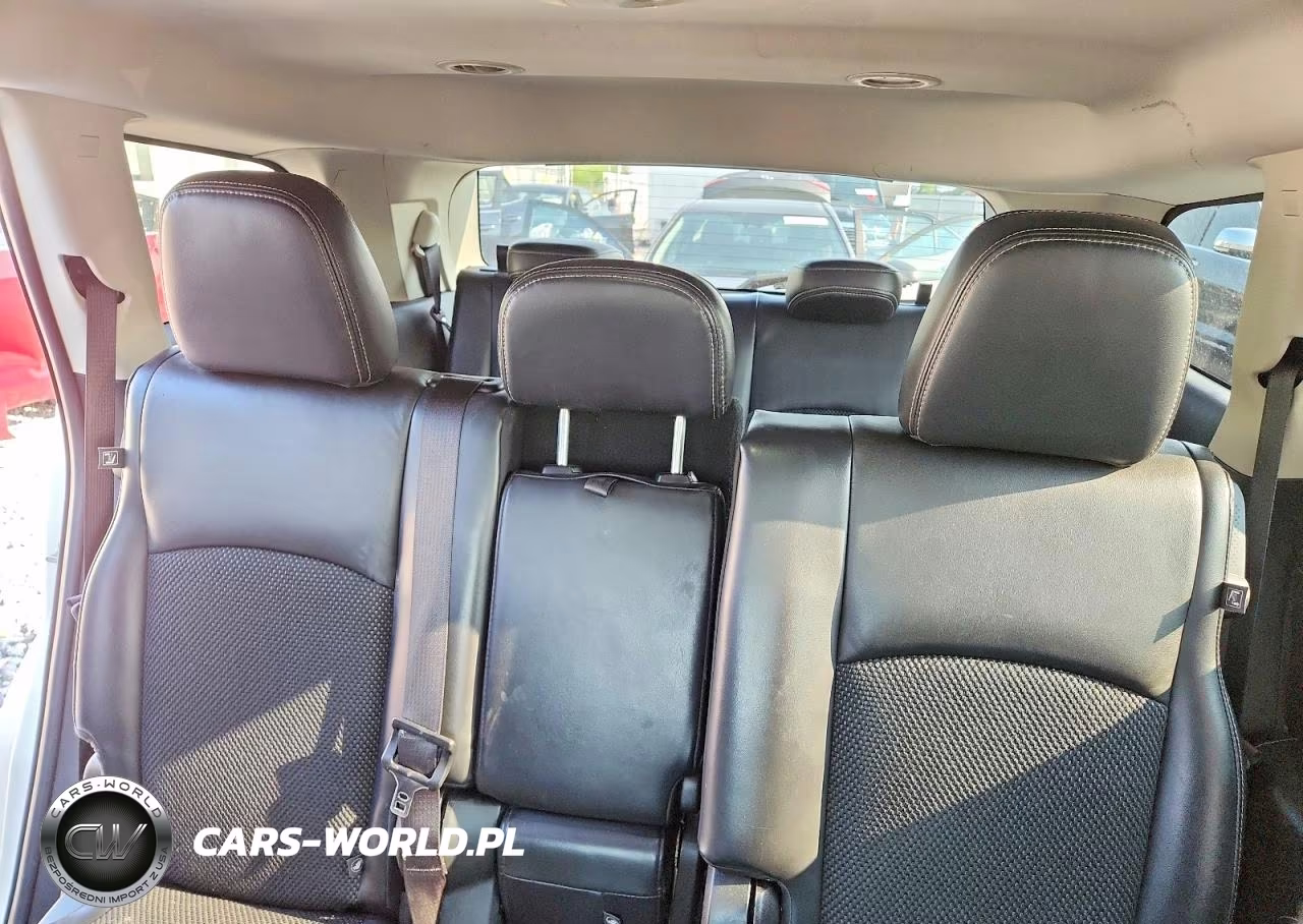 2019 Dodge Journey Crossroad VIN:3C4PDDGG1KT764944 - 10