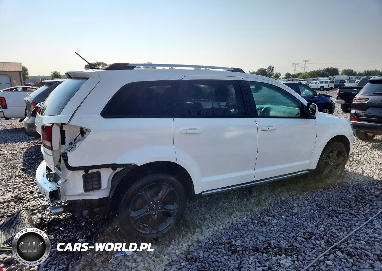 2019 Dodge Journey Crossroad VIN:3C4PDDGG1KT764944 - 3