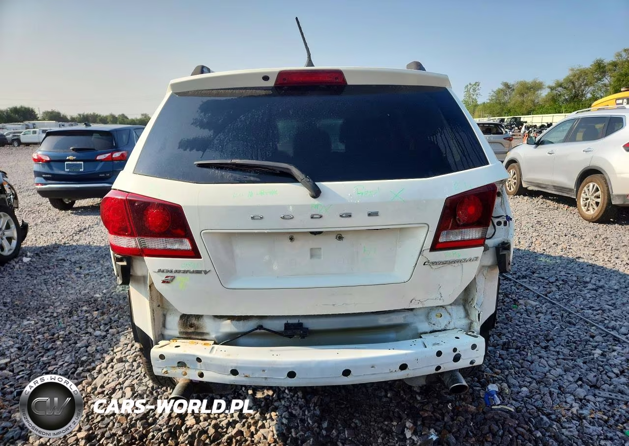 2019 Dodge Journey Crossroad VIN:3C4PDDGG1KT764944 - 6