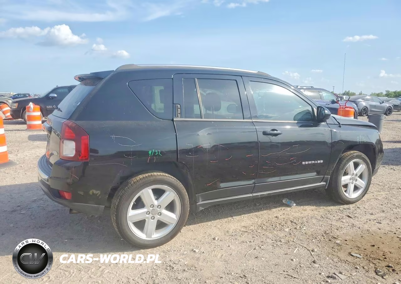 2014 Jeep Compass Latitude VIN:1C4NJCEAXED914066 - 3