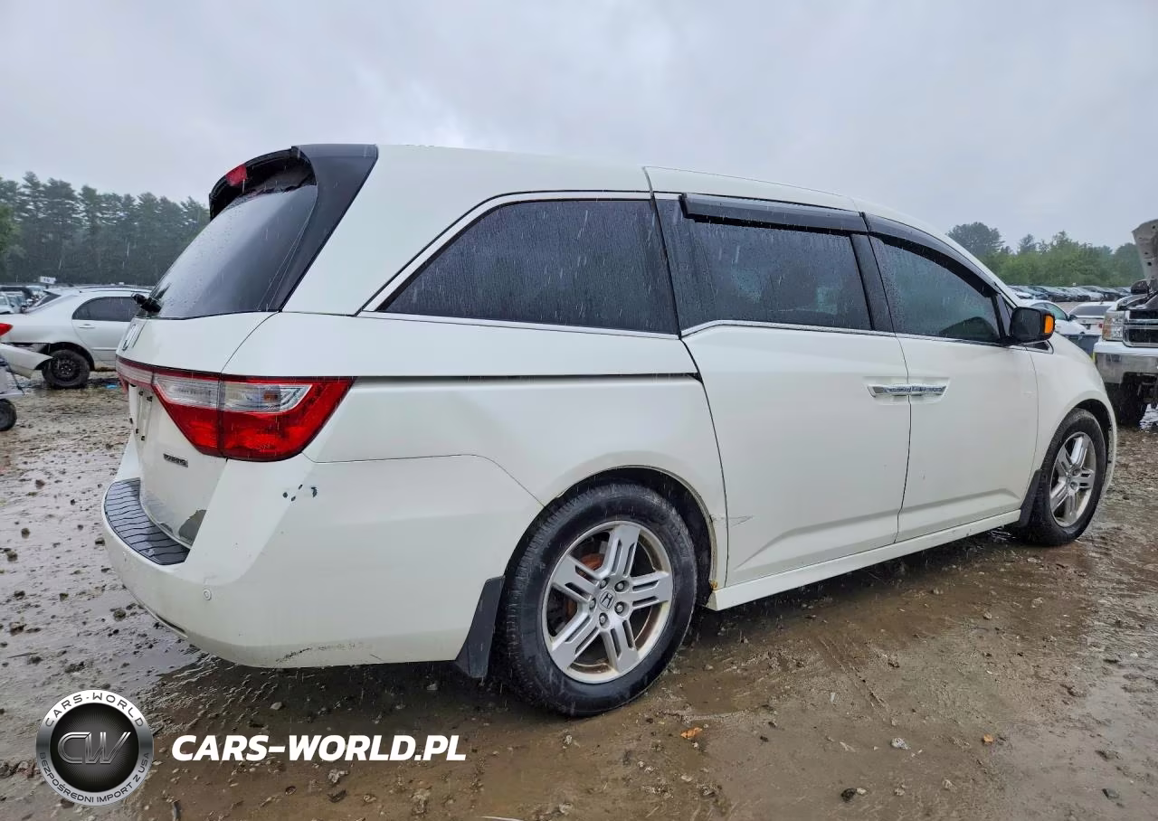 2012 Honda Odyssey Touring VIN:5FNRL5H98CB118897 - 3
