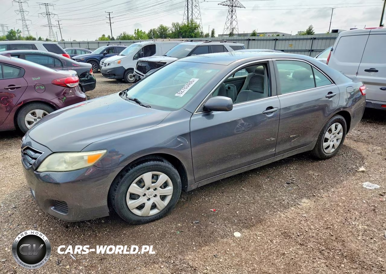 2011 Toyota Camry Le – zdjęcie 1 z 12