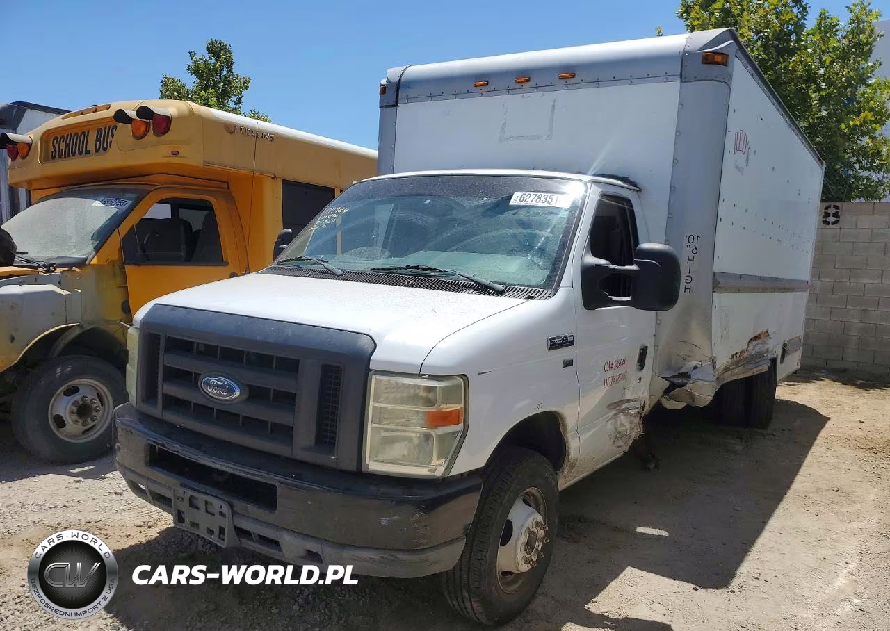 2010 Ford Econoline E350 Super Duty Cutaway Van