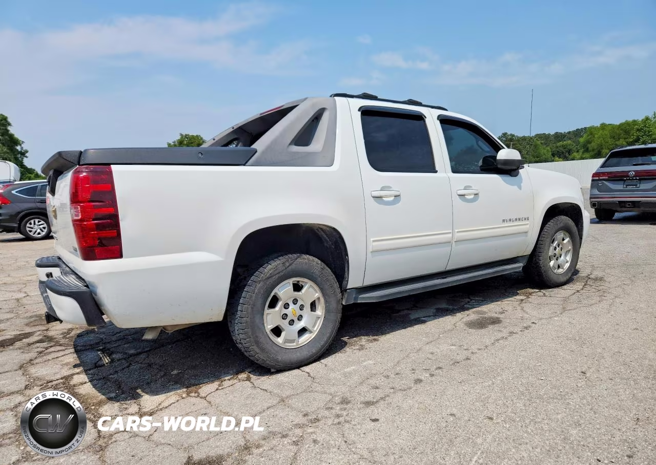 2011 Chevrolet Avalanche Ls VIN:3GNTKEE31BG363694 - 3
