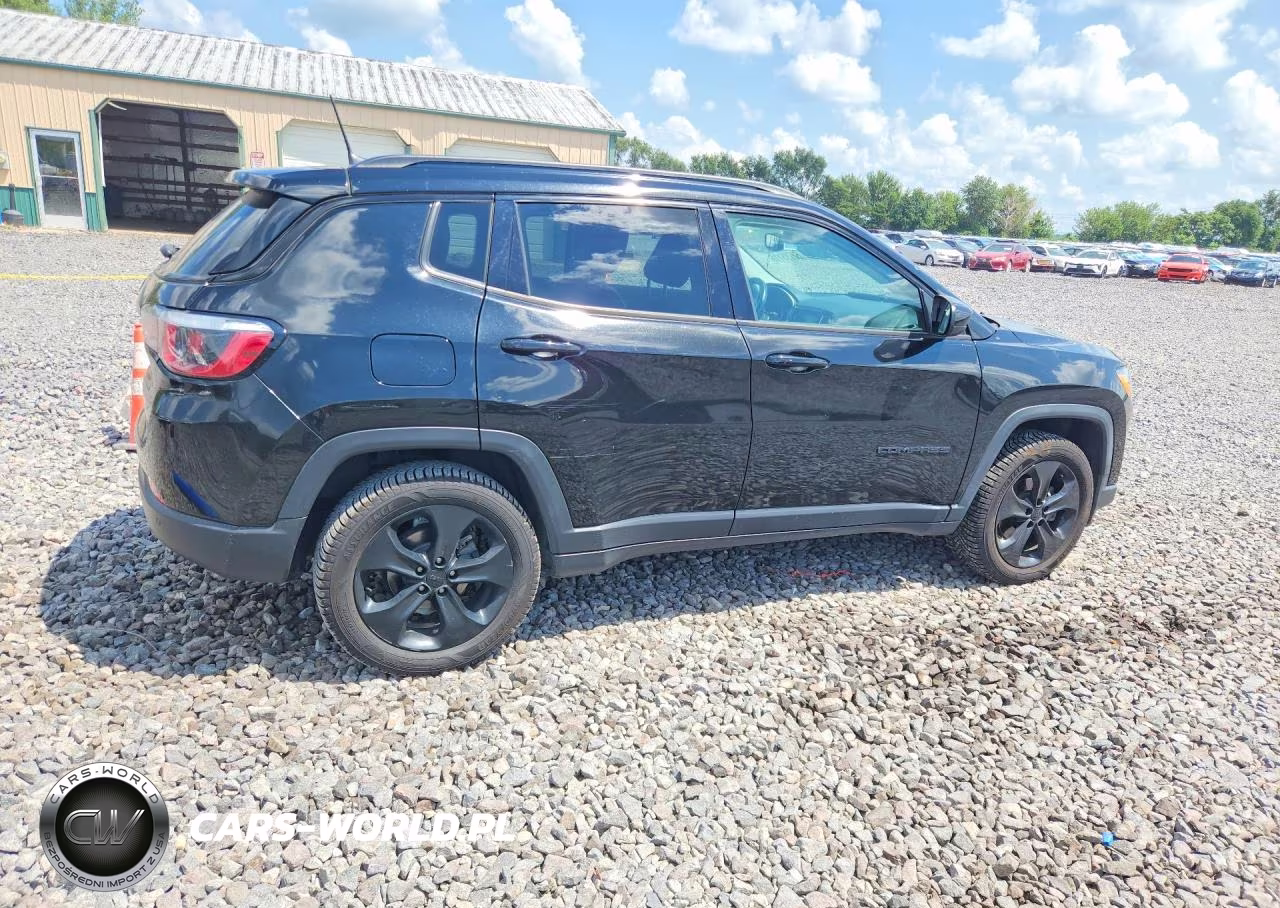 2020 Jeep Compass Latitude VIN:3C4NJDBB4LT117614 - 3
