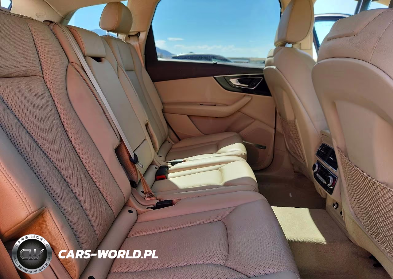 2018 Audi Q7 Premium Plus VIN:WA1LAAF71JD023019 - 11