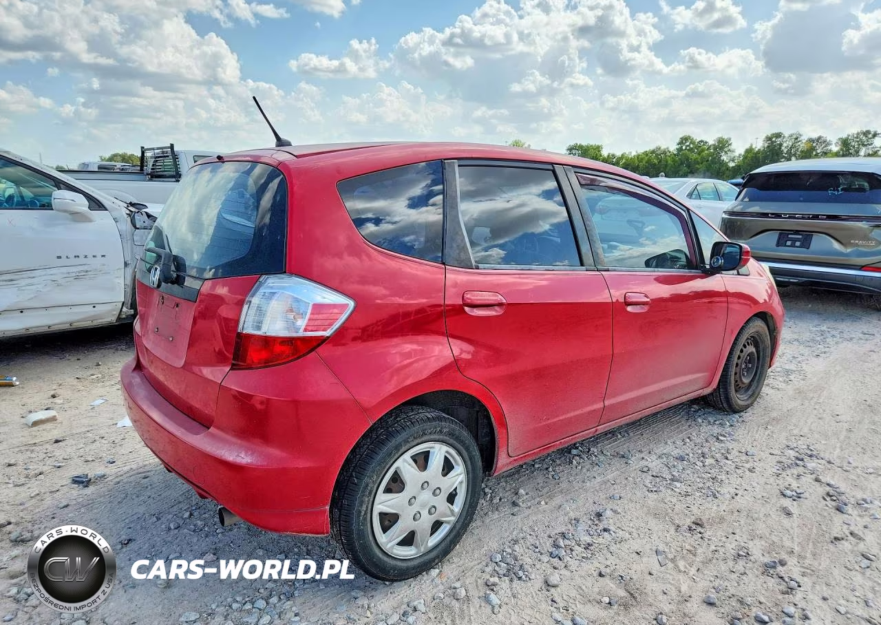 2013 Honda Fit VIN:JHMGE8H39DC013720 - 3