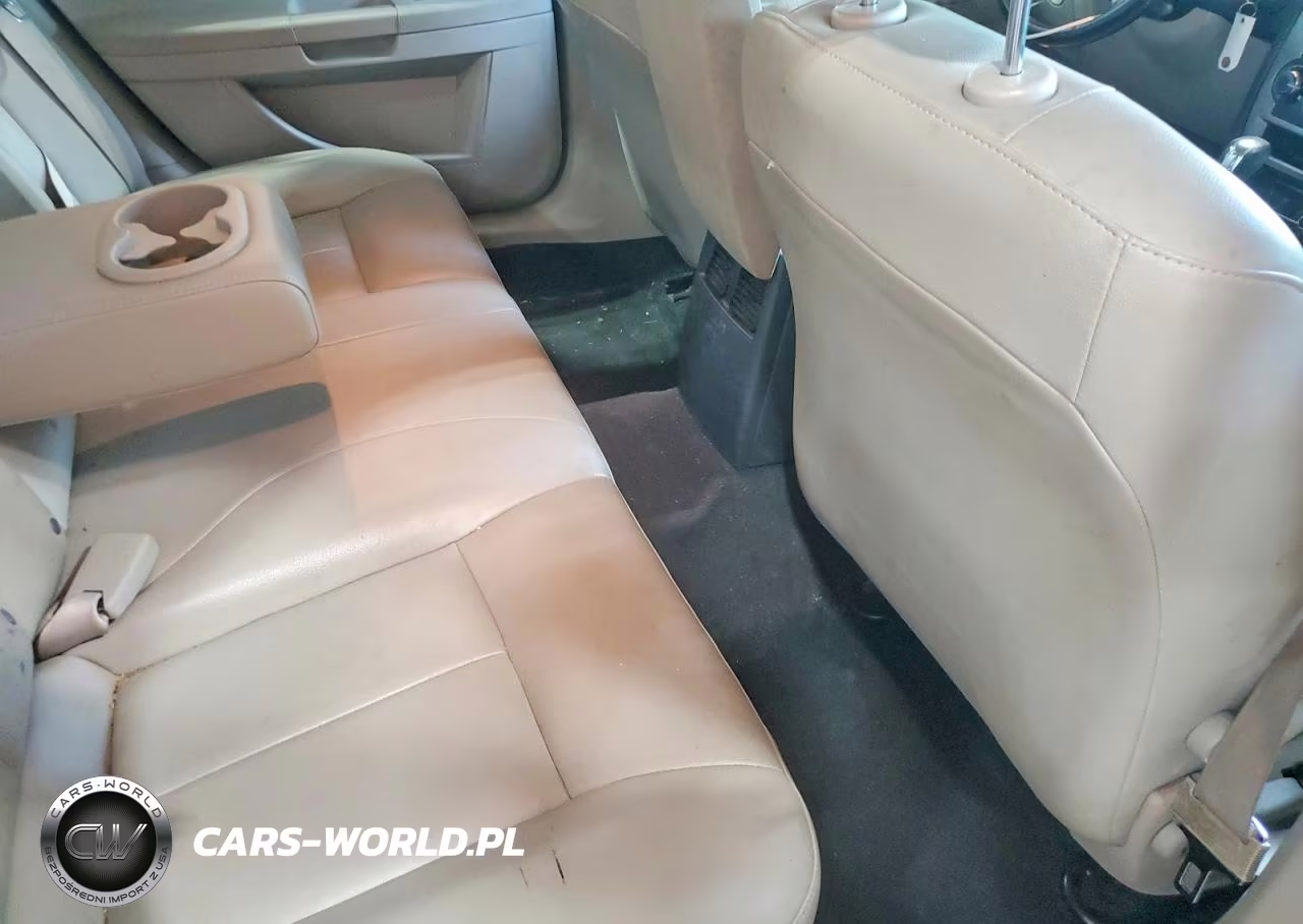 2005 Chrysler 300 Touring VIN:2C3AA53G05H687902 - 10
