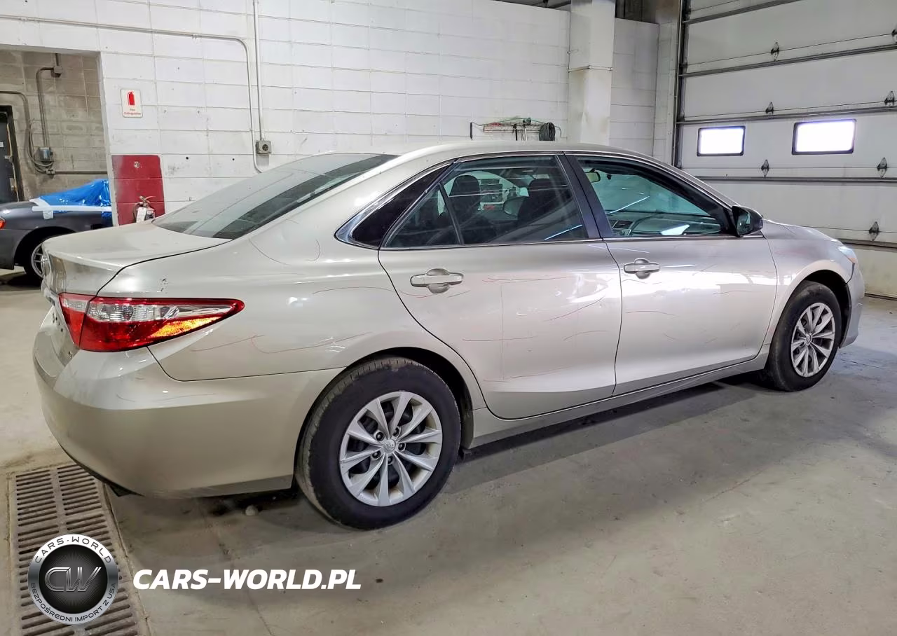2016 Toyota Camry Le VIN:4T4BF1FKXGR523522 - 3