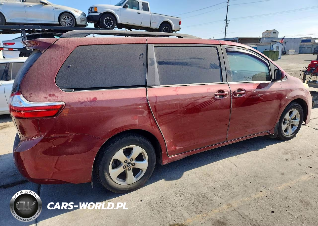2019 Toyota Sienna Le 7 Passenger VIN:5TDKZ3DC4KS995788 - 3