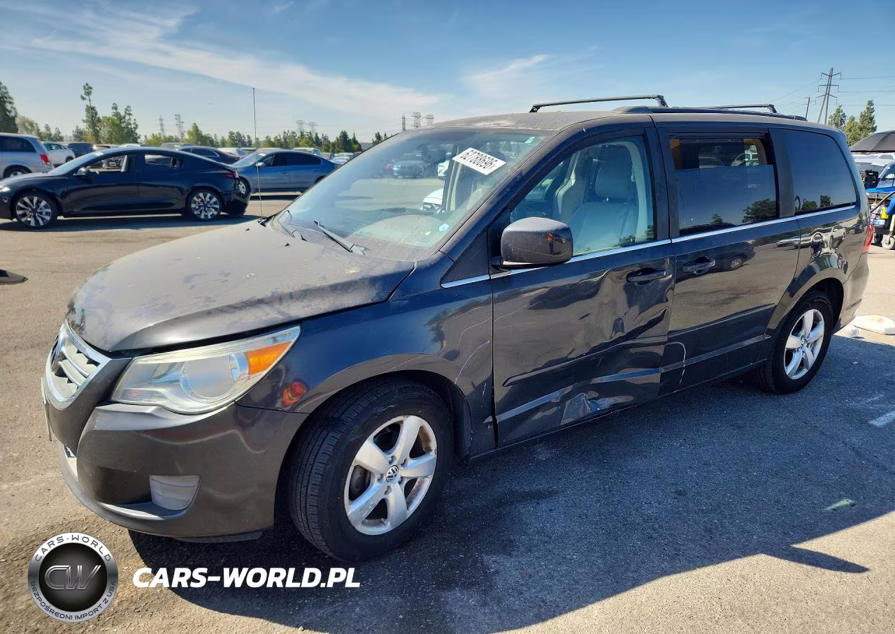 2011 Volkswagen Routan Se