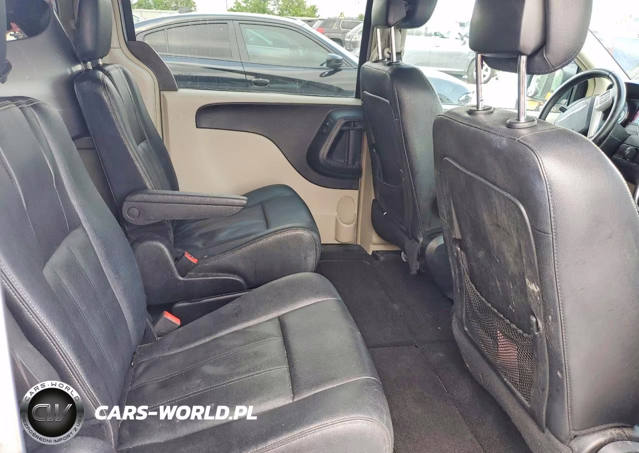2016 Chrysler Town & Country Touring VIN:2C4RC1BG5GR157179 - 11