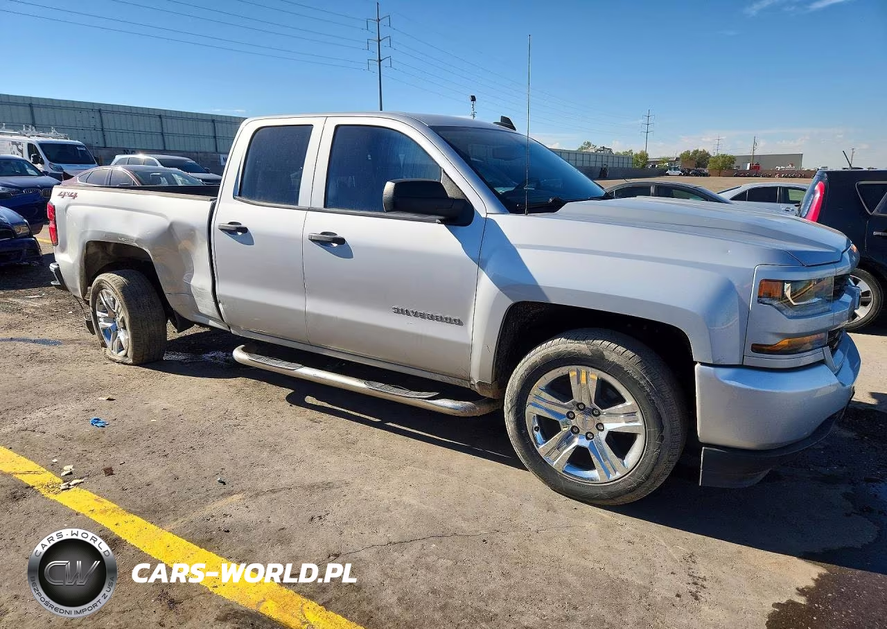 2018 Chevrolet Silverado K1500 Custom VIN:1GCVKPEC7JZ335121 - 4
