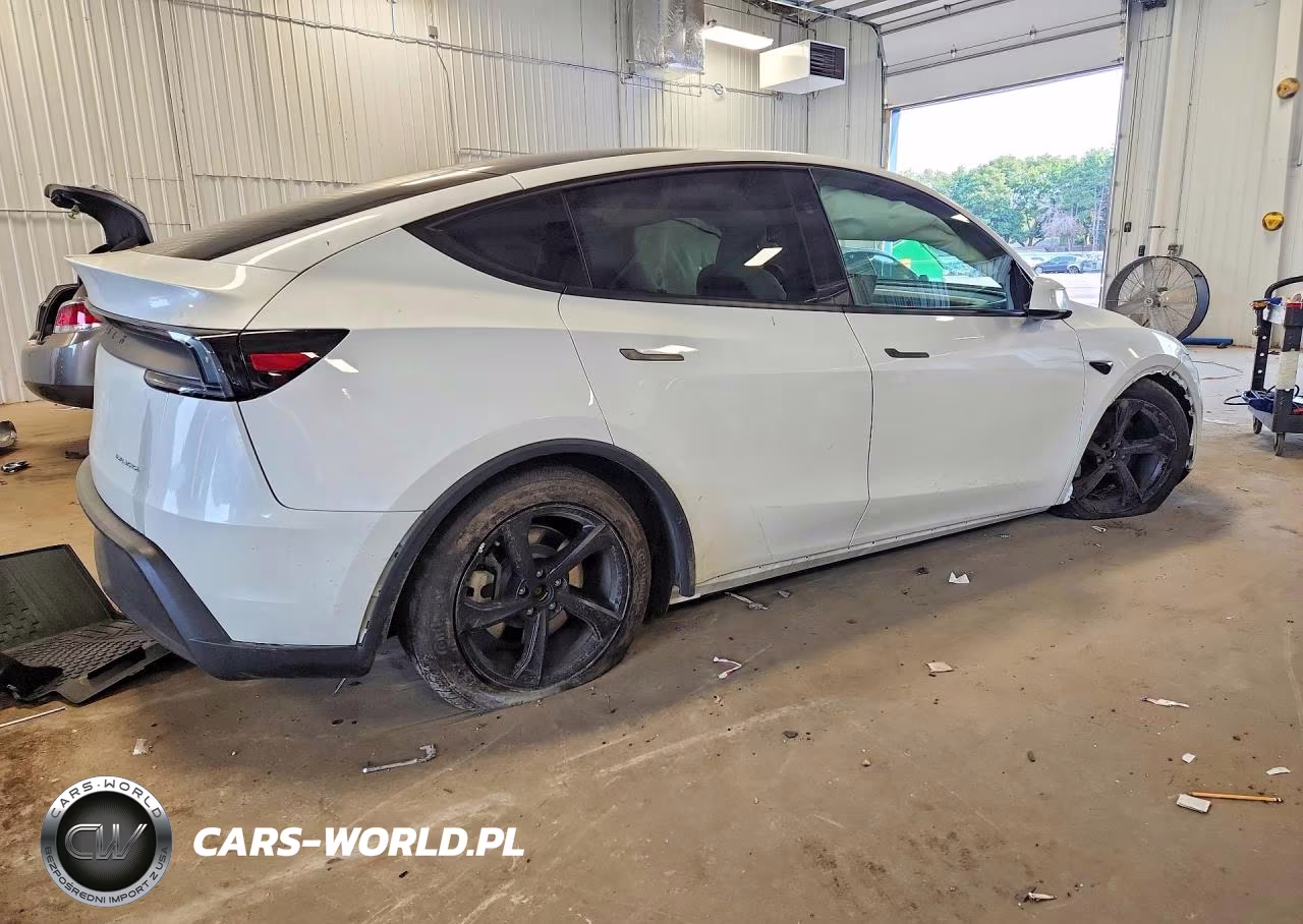 2026 Tesla Model Y VIN:7SAYGDEE2TF439591 - 3