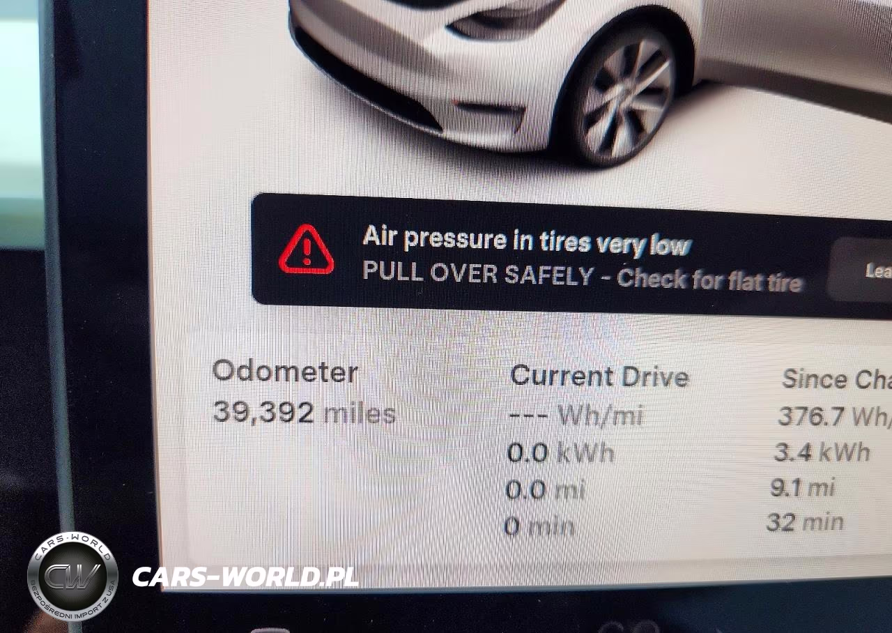 2021 Tesla Model Y VIN:5YJYGDEE1MF243625 - 9