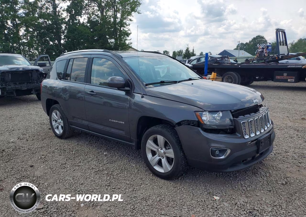2015 Jeep Compass Latitude VIN:1C4NJCEA7FD170878 - 4