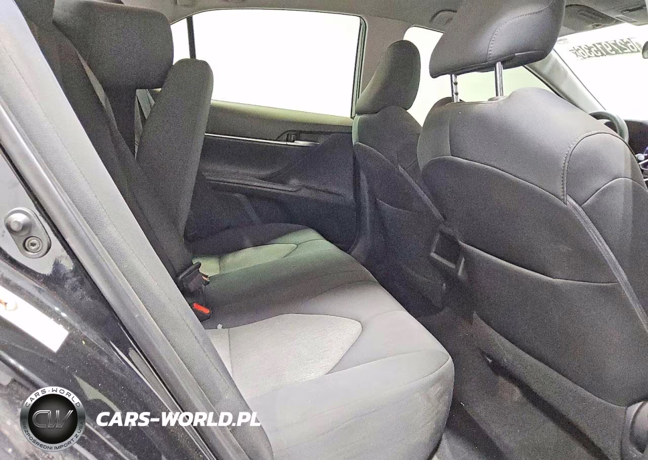 2018 Toyota Camry Le VIN:4T1B11HK6JU596268 - 10
