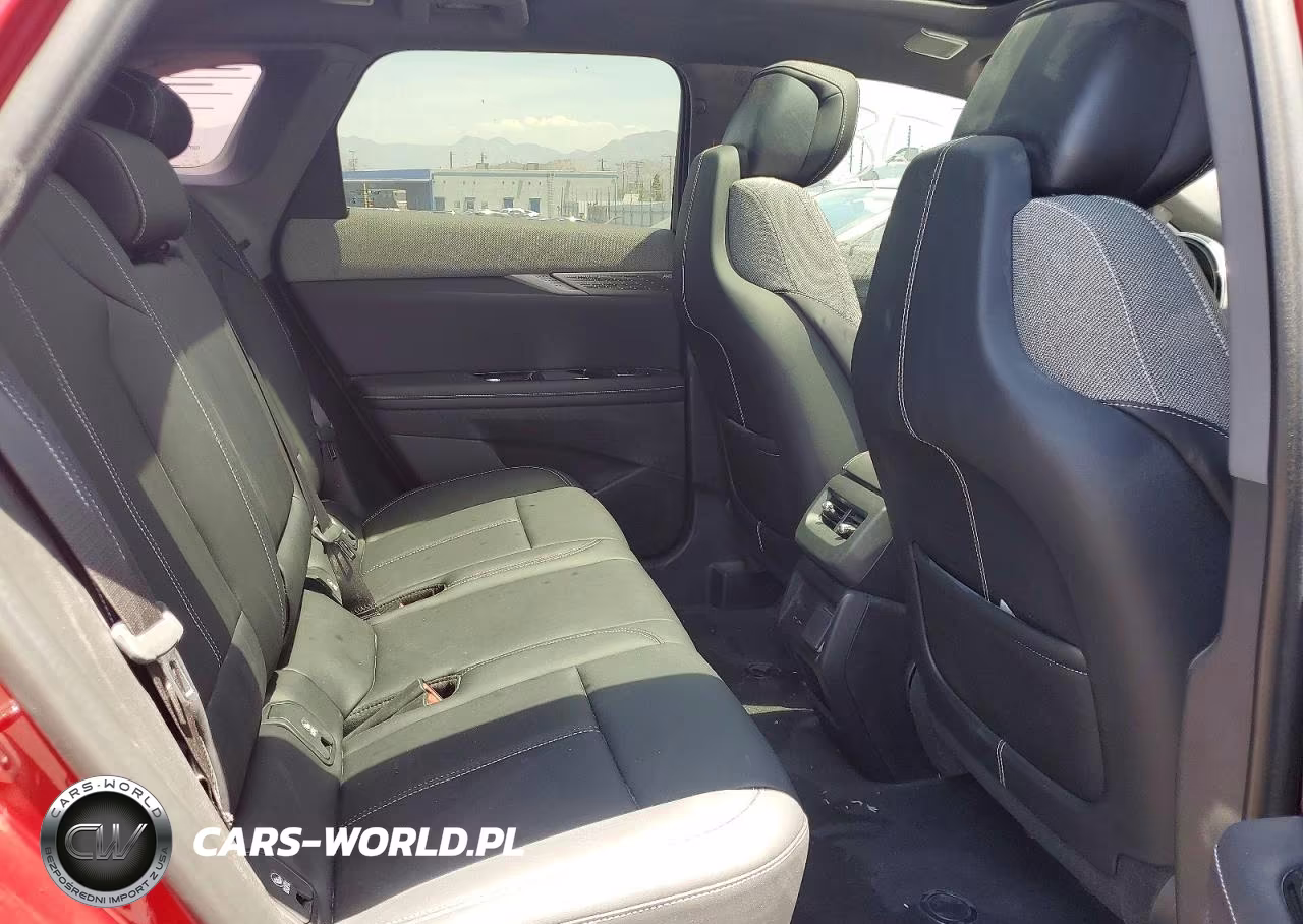 2025 Cadillac Optiq Luxury VIN:3GYK3BMRXSS267902 - 11