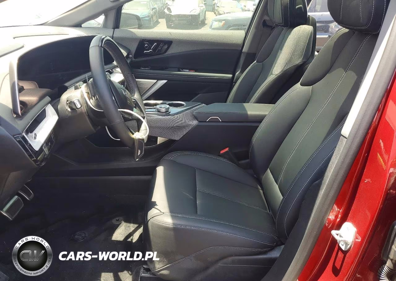 2025 Cadillac Optiq Luxury VIN:3GYK3BMRXSS267902 - 7