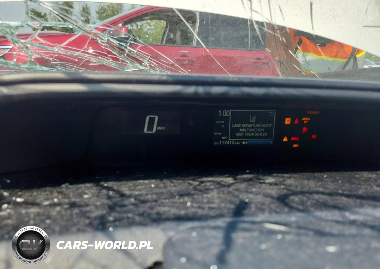 TOYOTA PRIUS C VIN:JTDKDTB31J1612810 - 9