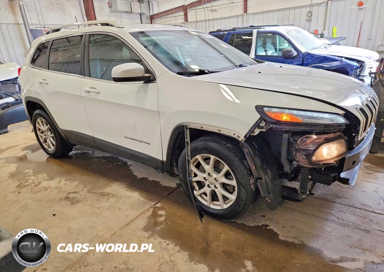 2016 Jeep Cherokee Latitude VIN:1C4PJLCB4GW165583 - 4