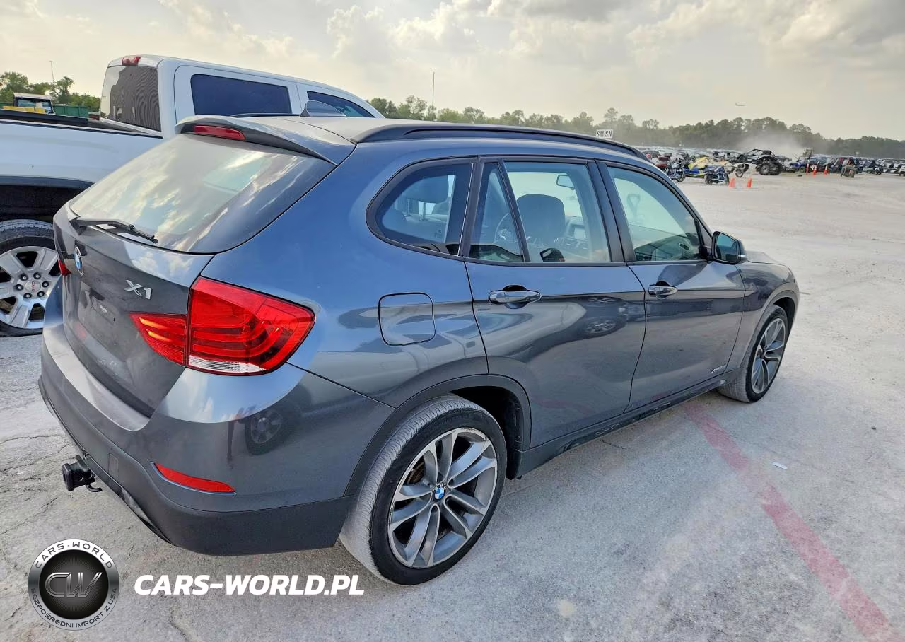 2014 BMW X1 xDrive28I VIN:WBAVL1C55EVY19023 - 3