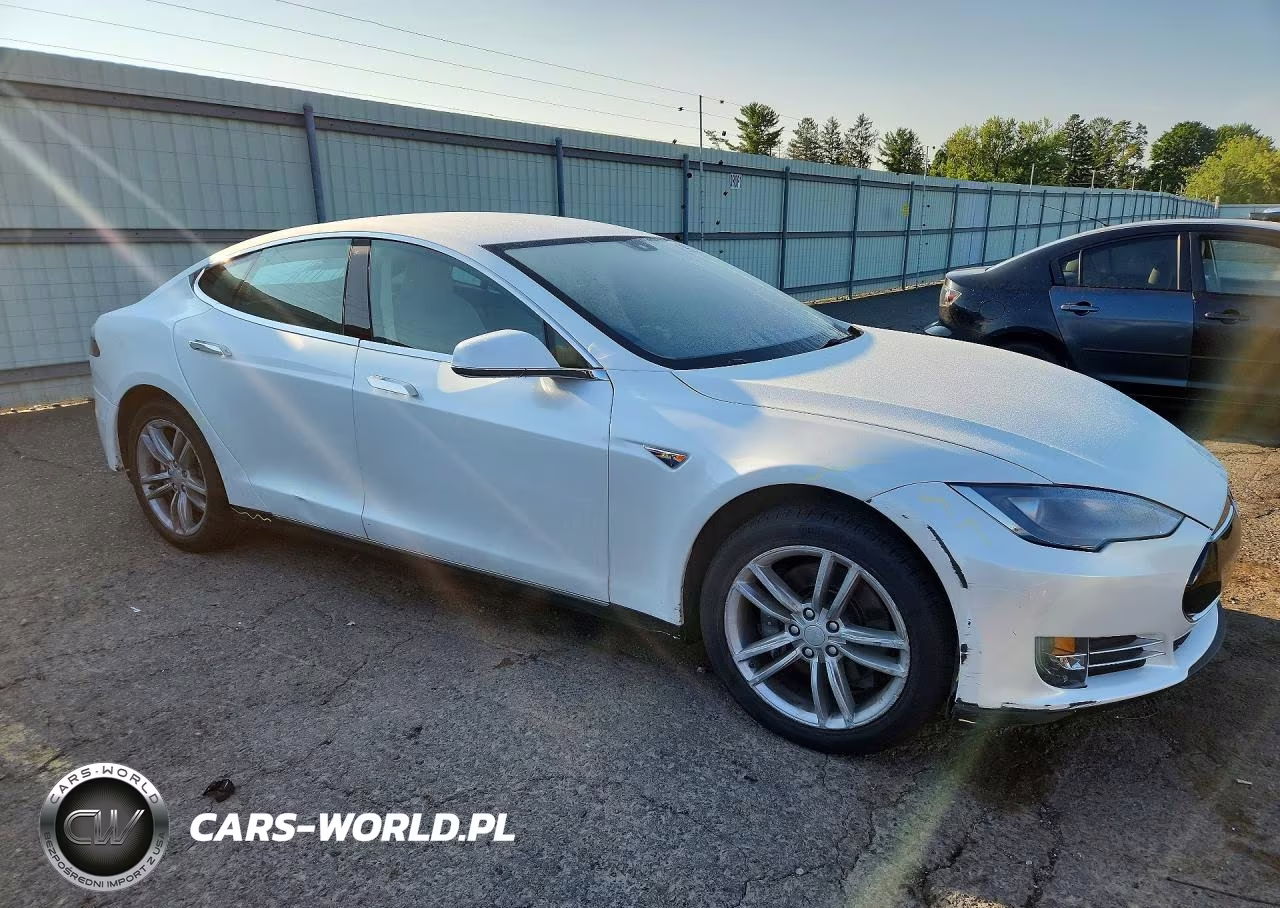 2013 Tesla Model S VIN:5YJSA1CG3DFP03636 - 4