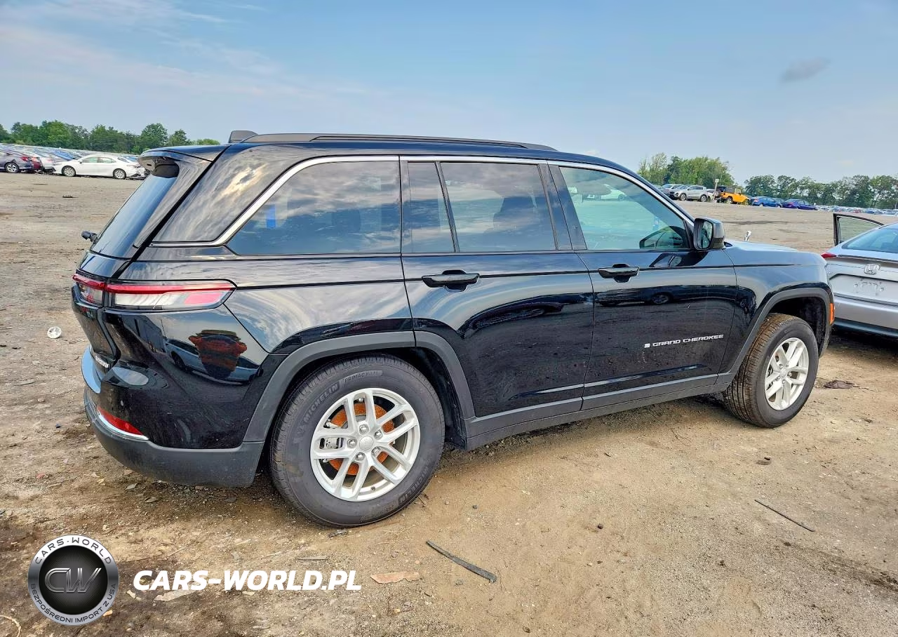 2025 Jeep Grand Cherokee Laredo VIN:1C4RJHAG6SC366691 - 3