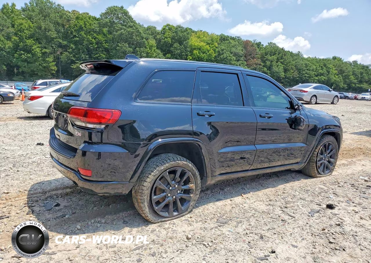 2020 Jeep Grand Cherokee Laredo VIN:1C4RJEAG2LC245592 - 3