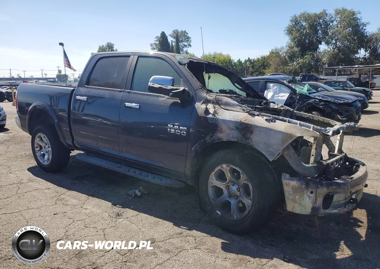 2017 Ram 1500 Laramie VIN:1C6RR7NM6HS877181 - 4