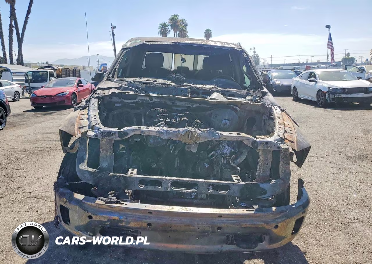 2017 Ram 1500 Laramie VIN:1C6RR7NM6HS877181 - 5