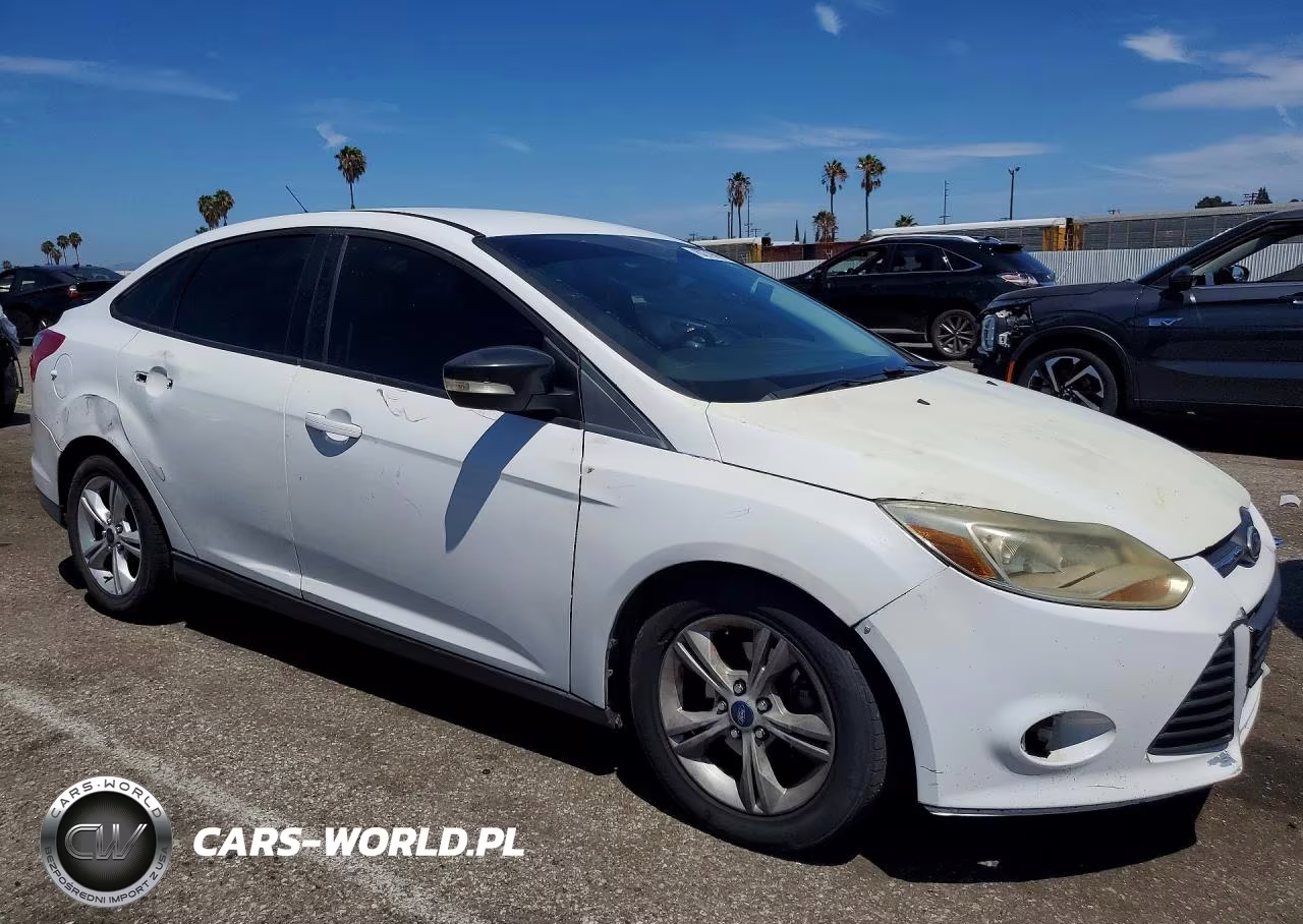 2014 Ford Focus Se VIN:1FADP3F27EL110840 - 4