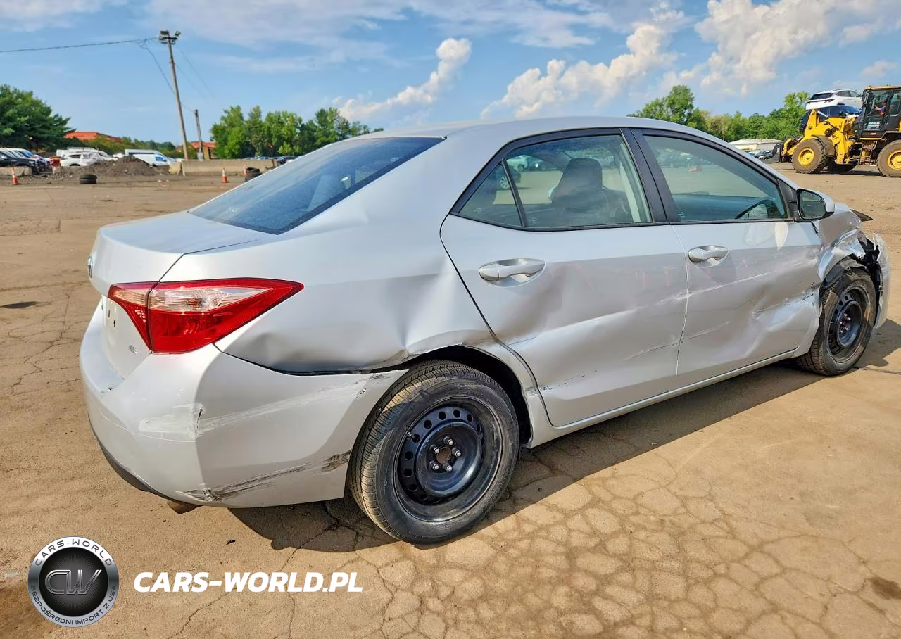 2018 Toyota Corolla Le VIN:2T1BURHE8JC972406 - 3
