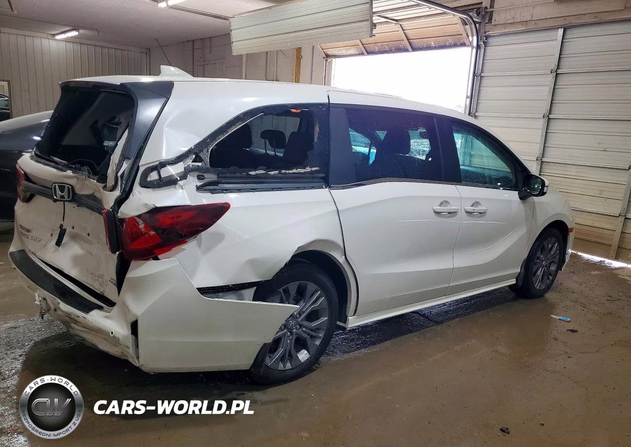 2025 Honda Odyssey Touring VIN:5FNRL6H83SB077011 - 3