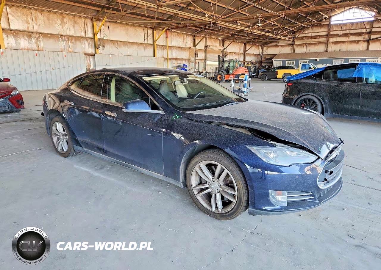 2013 Tesla Model S VIN:5YJSA1CN3DFP27479 - 4
