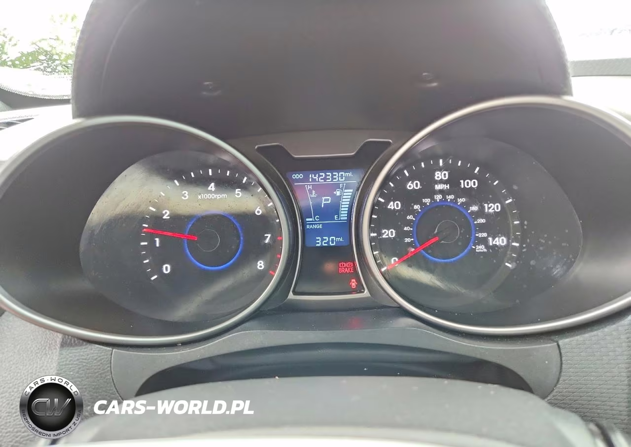 2016 Hyundai Veloster Base VIN:KMHTC6AD7GU267661 - 9