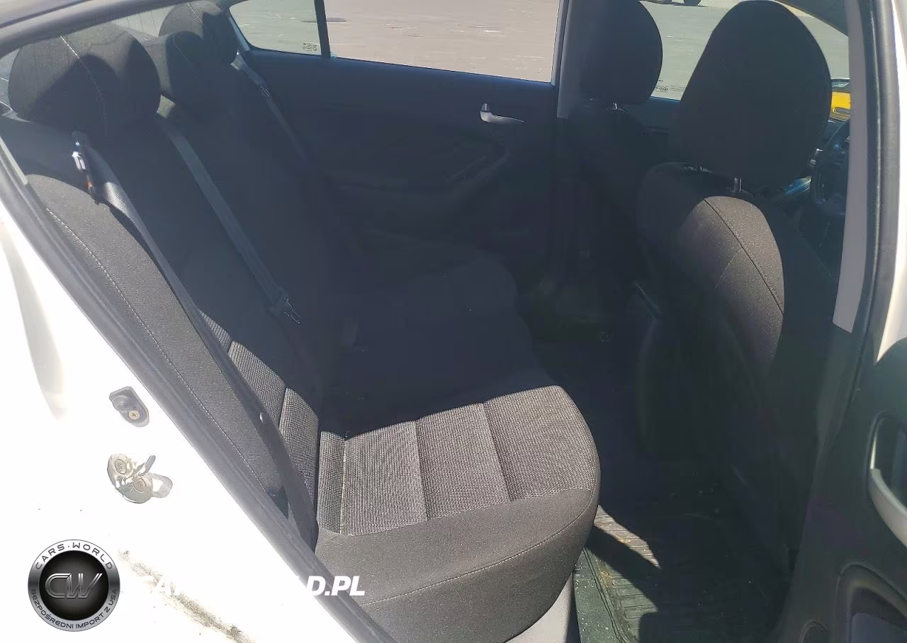 2018 Kia Forte Lx VIN:3KPFK4A77JE178763 - 10
