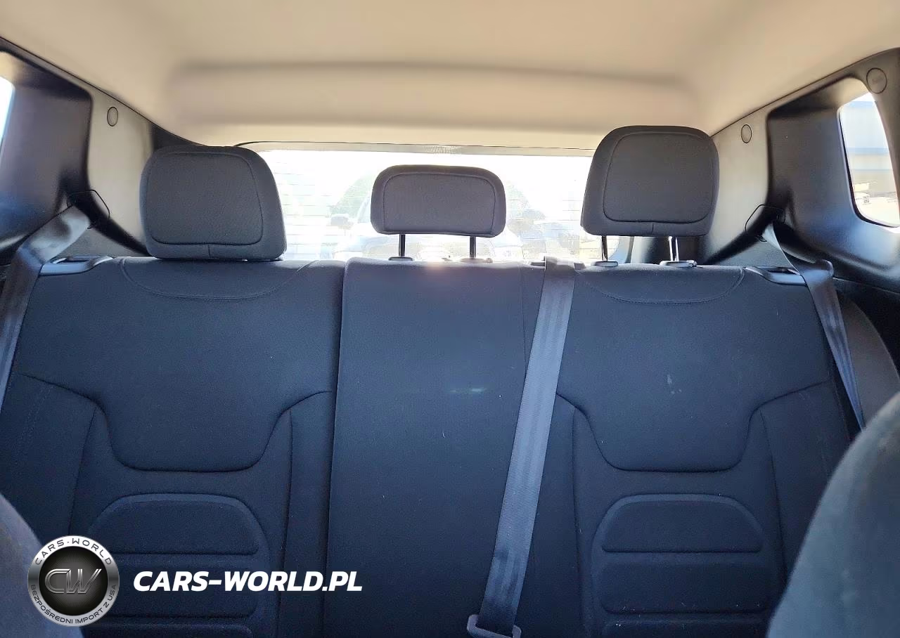 2021 Jeep Renegade Latitude VIN:ZACNJDBB3MPM35908 - 10