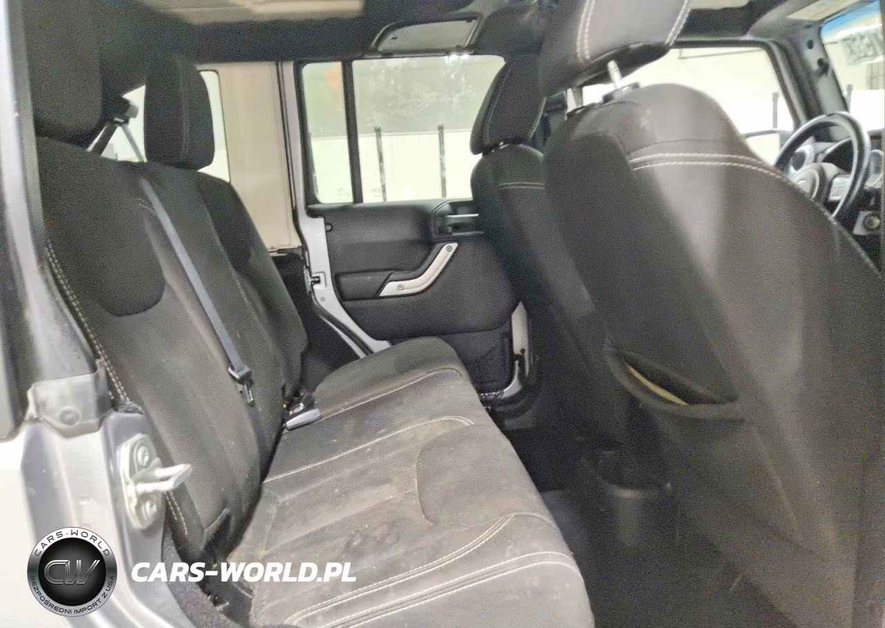 2015 Jeep Wrangler Unlimited Sahara VIN:1C4BJWEG9FL649981 - 11
