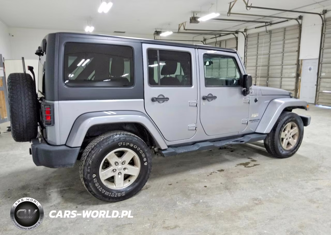 2015 Jeep Wrangler Unlimited Sahara VIN:1C4BJWEG9FL649981 - 3