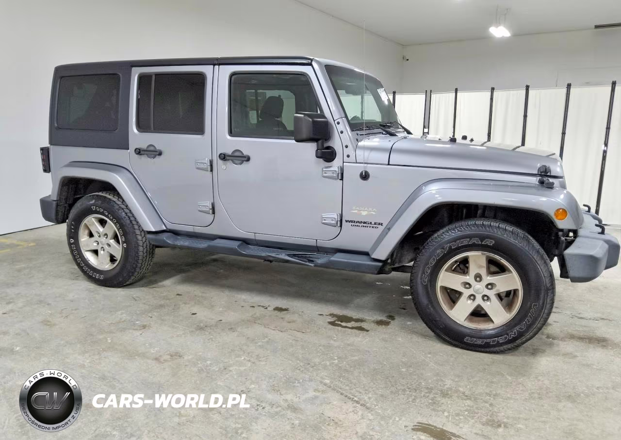 2015 Jeep Wrangler Unlimited Sahara VIN:1C4BJWEG9FL649981 - 4