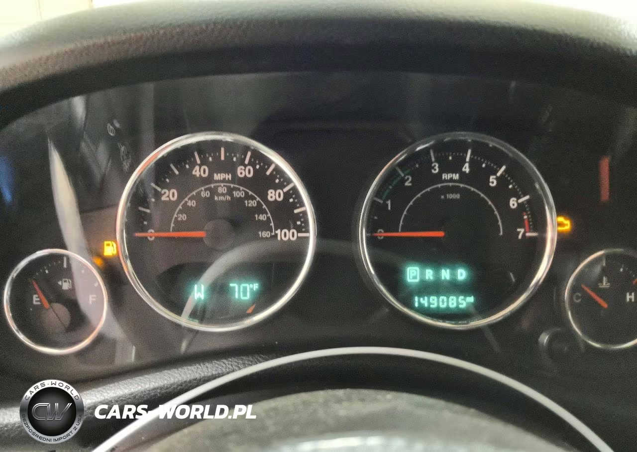 2015 Jeep Wrangler Unlimited Sahara VIN:1C4BJWEG9FL649981 - 9