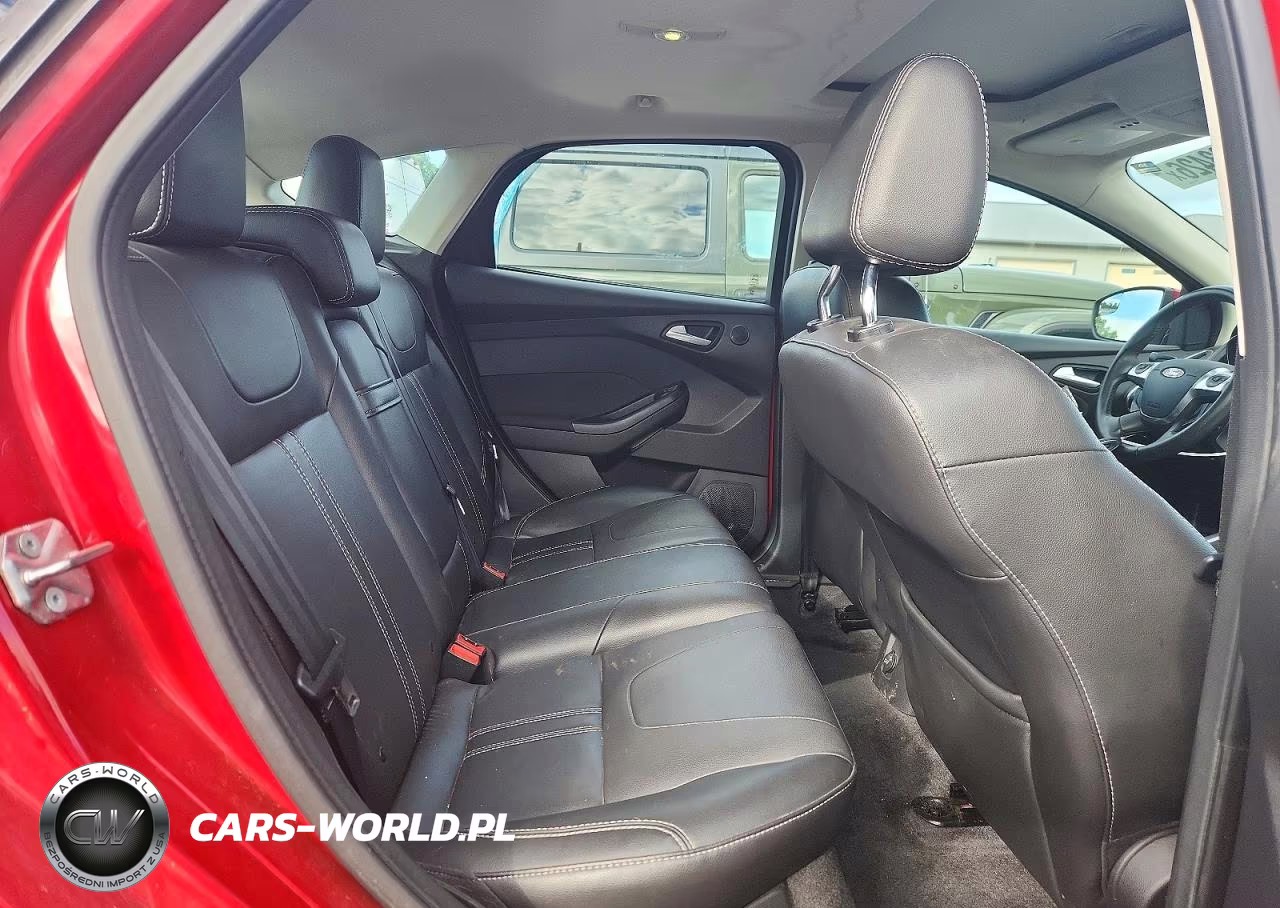 2012 Ford Focus Titanium VIN:1FAHP3N29CL308982 - 10